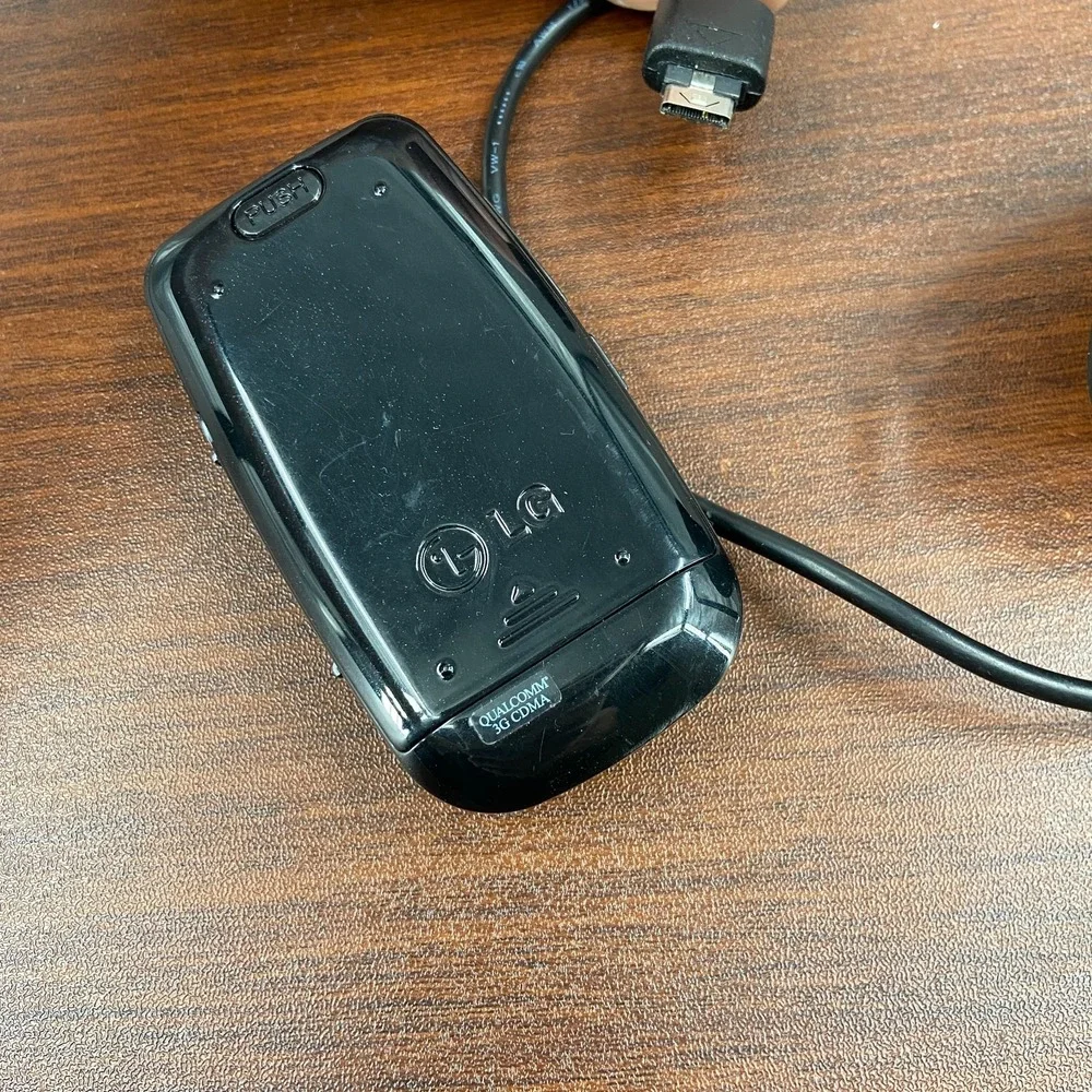 LG 150 Flip Cell Phone Black Bluetooth LCD Screen Foldable w/ Battery
